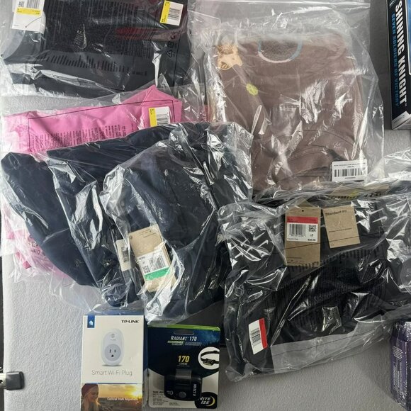 $200+ 👽 Clothes, Electronics, & MORE Mens Mystery Box - Picture 5 of 9